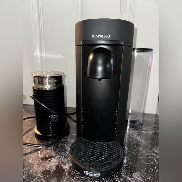 Nespresso Vertuoplus Deluxe Matte Black and Milk Frother - Picture 1 of 2